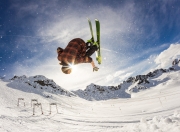 PG世界杯2026-霍勒迪末节狂飙19分，活塞逆境突围终结76人八连胜