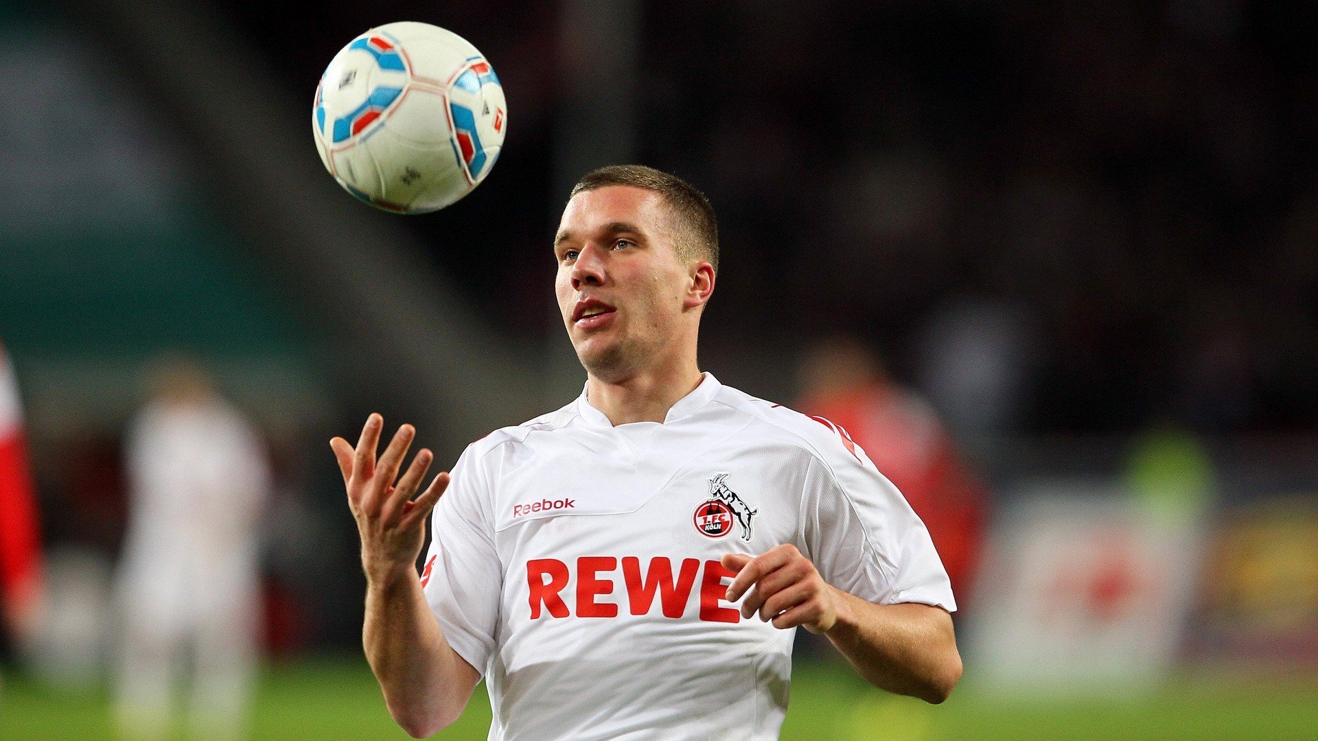 库尔图瓦神级扑救定乾坤，韩国压制芬兰成年度焦点之战缩影