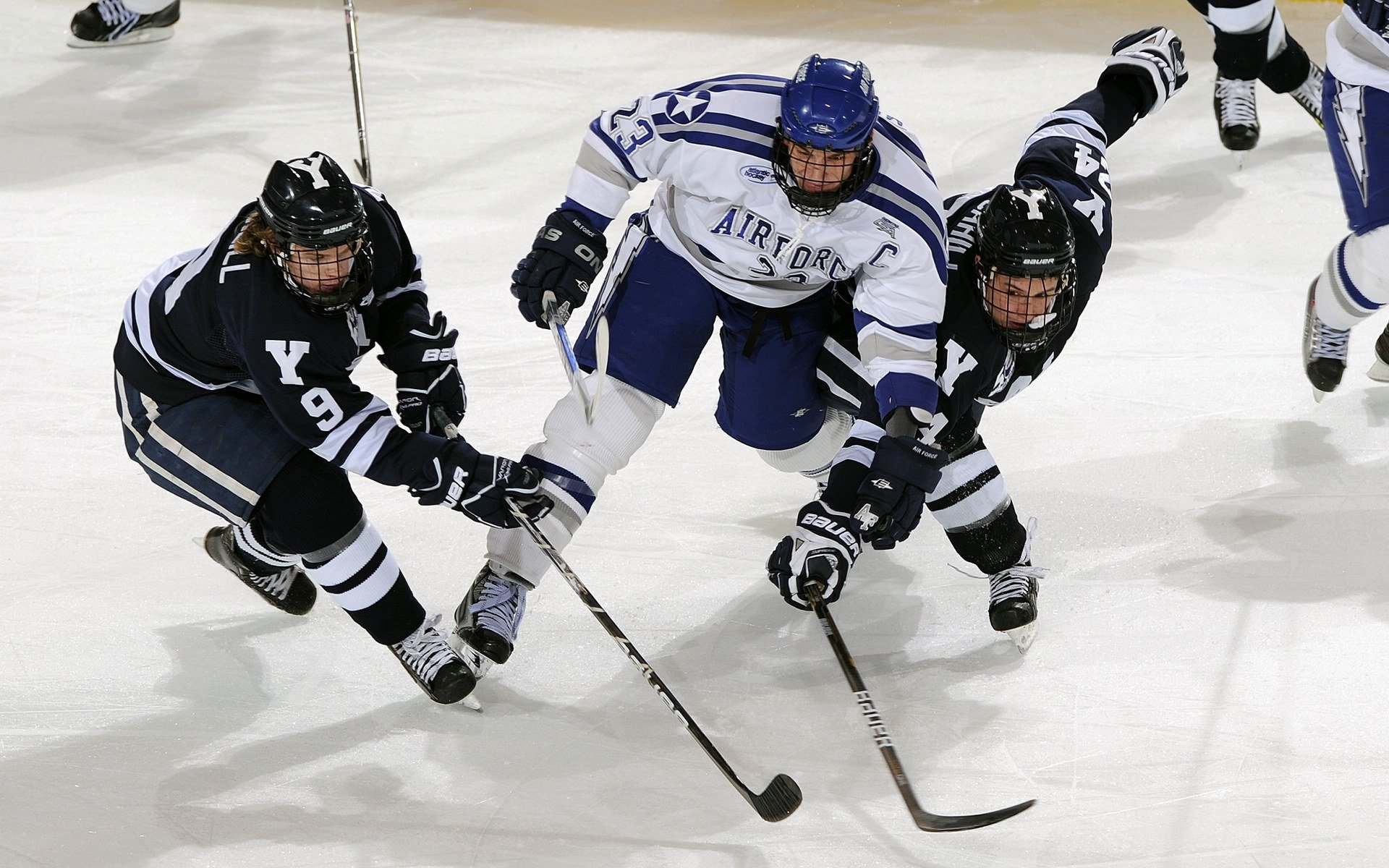 雄鹿压制掘金，英格拉姆成为关键先生，一场战术与意志的胜利