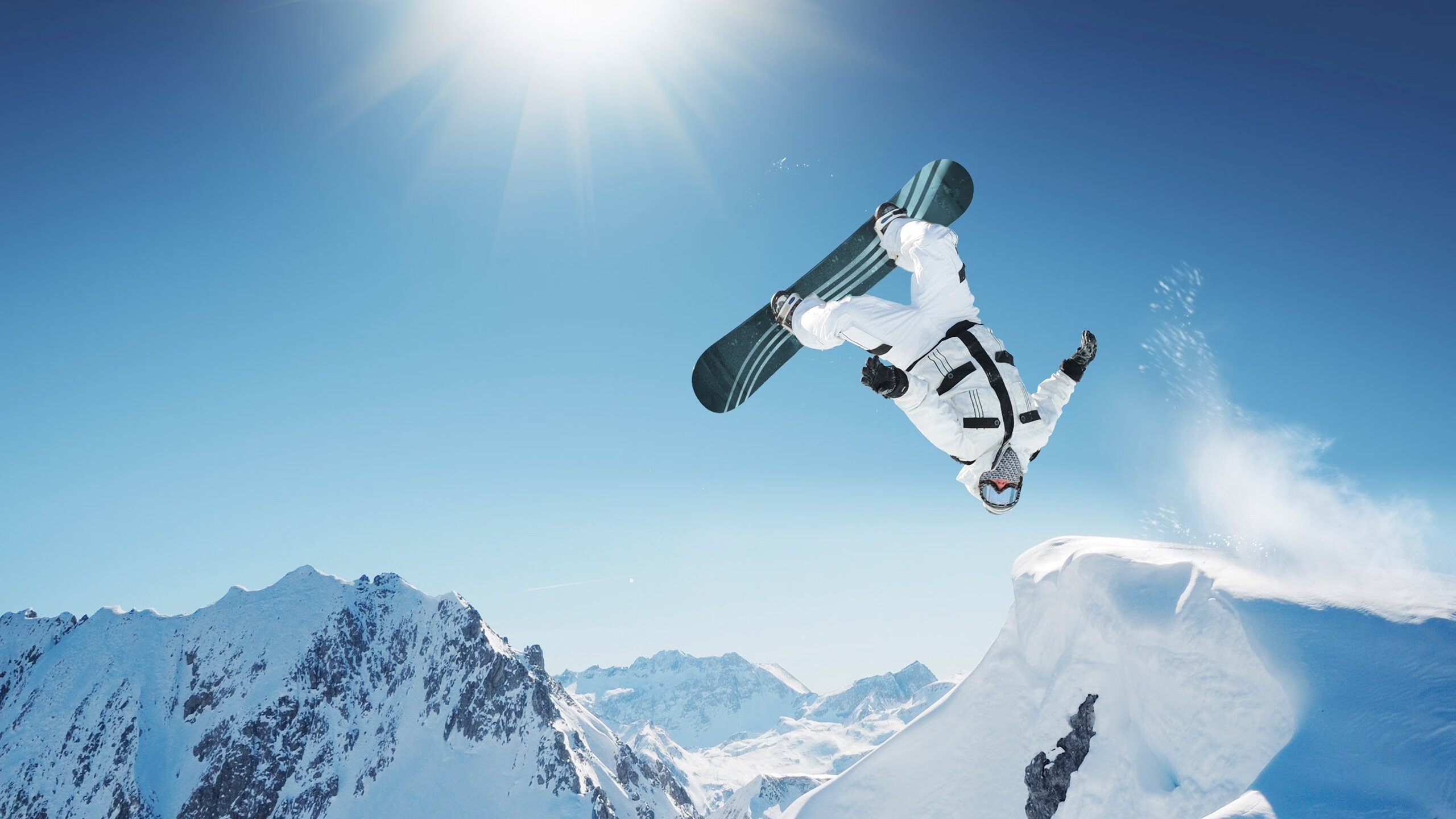 鹰击长空，新王登基，爱德华兹赛后评分拉满背后的时代隐喻