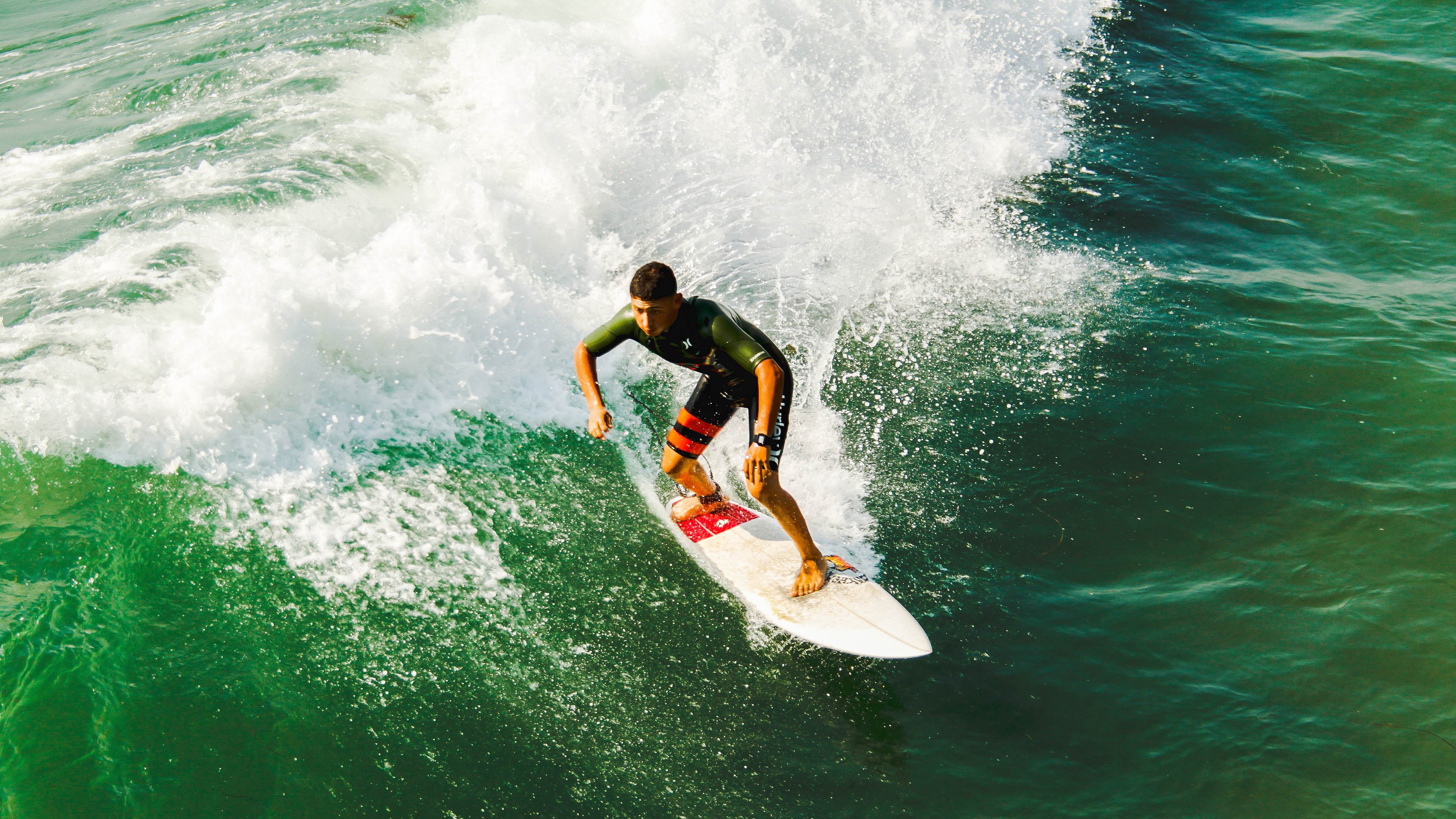 绿茵场上的逆袭与地缘棋局，卡马文加的实力宣言与日本的战略收割