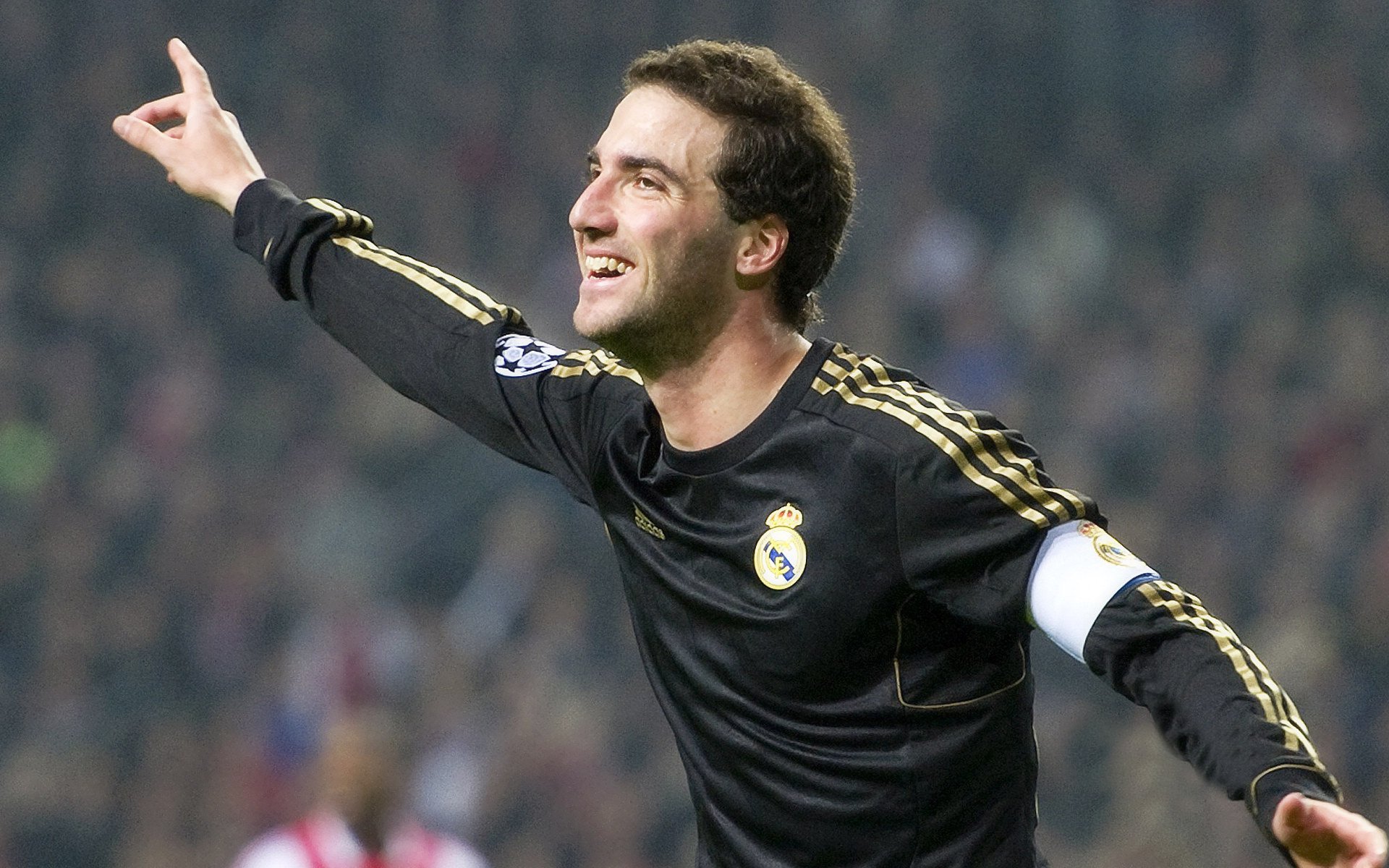 橙色风暴中的意外转折，里昂爆冷韩国，德里赫特临危受命成关键先生