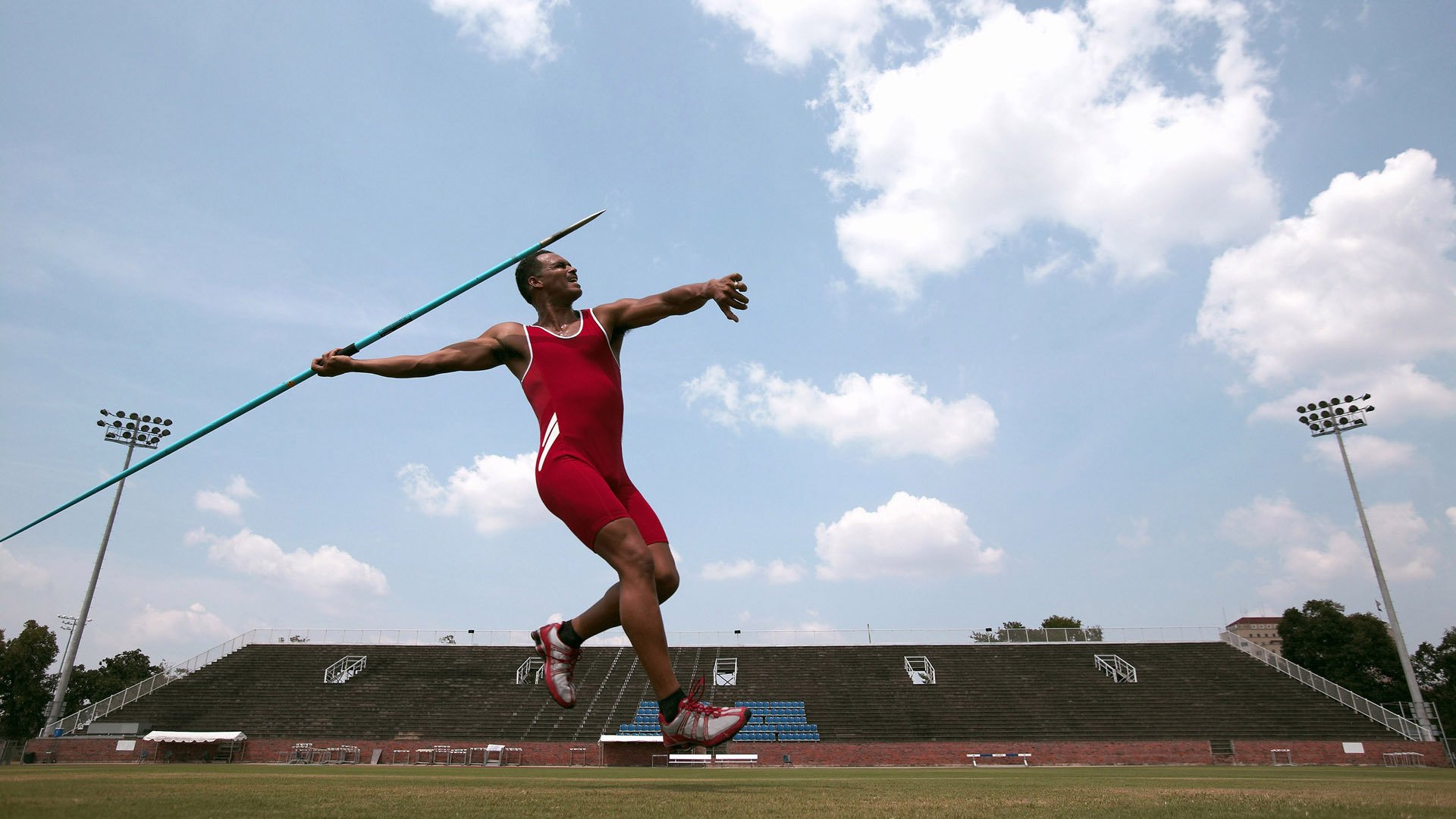 跨界绝杀,从CBA的国王到英超的哈利伯顿时刻